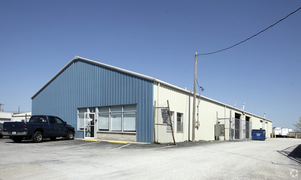 More Photos Of 5900-5914 N Lindbergh Blvd, Hazelwood Unknown For Lease