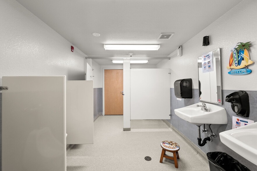 More Photos Of 9944 Highland Ave, Rancho Cucamonga Religious Facility For Lease