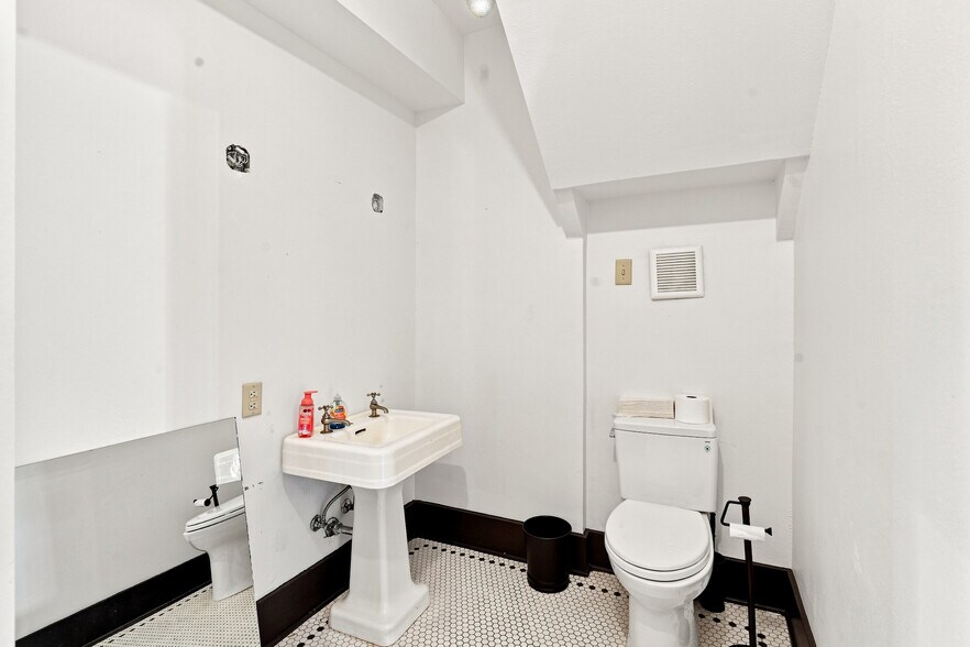 More Photos Of 1417 8th Ave, Fort Worth Hospitality For Sale
