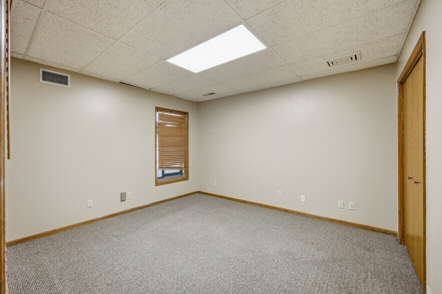 More Photos Of 110 SE Grant St, Ankeny Office For Sale
