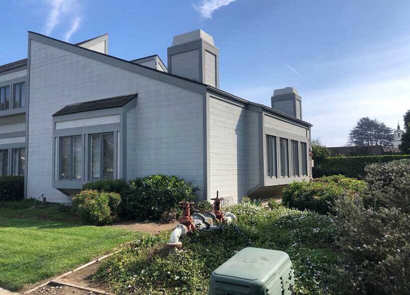 More Photos Of 1110 Eugenia Pl, Carpinteria Office For Lease