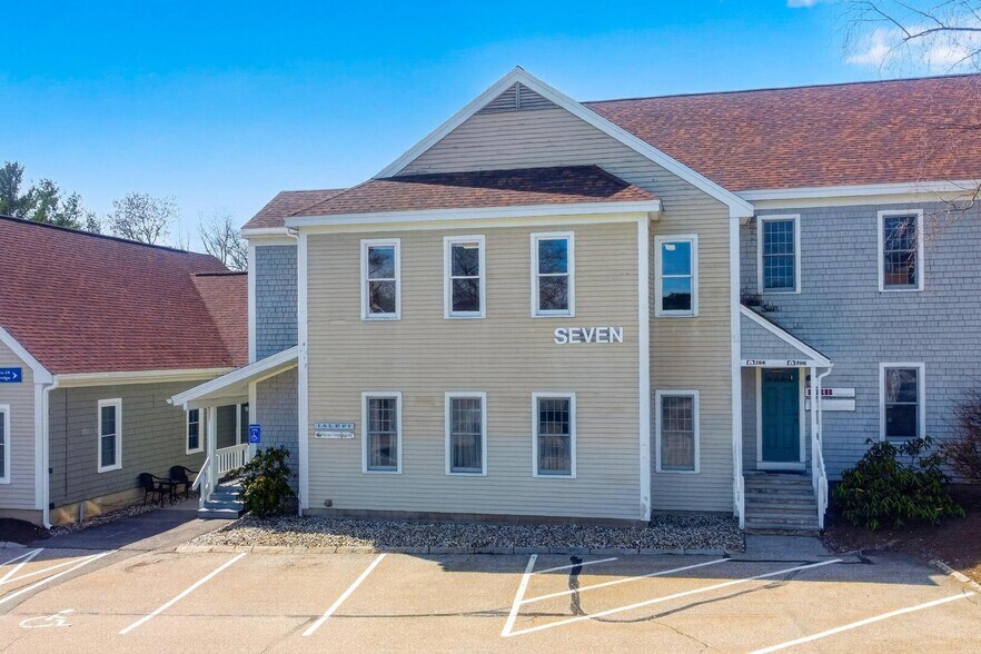 Primary Photo Of 25 Country Club Rd, Gilford Medical For Sale