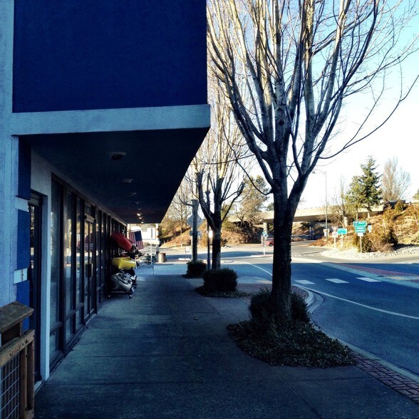 More Photos Of 439 Peace Portal Dr, Blaine Freestanding For Lease