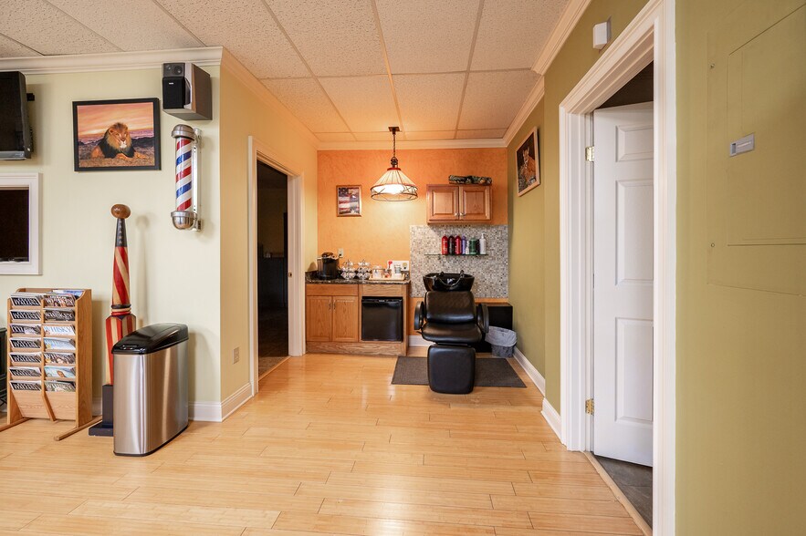 More Photos Of 246 Federal Rd, Brookfield Office For Sale