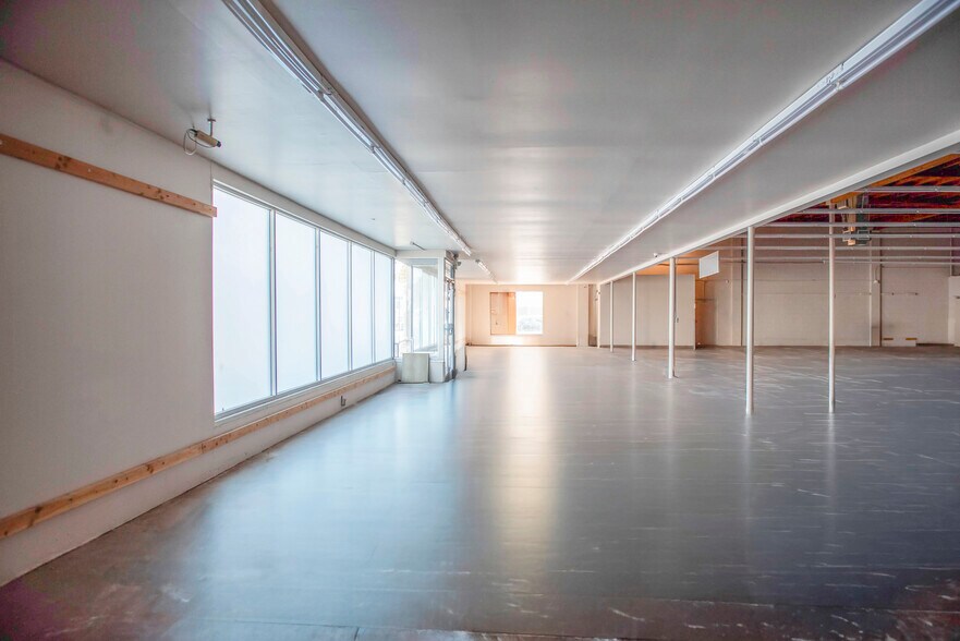 More Photos Of 901 Santa Monica Blvd, Santa Monica Freestanding For Sale