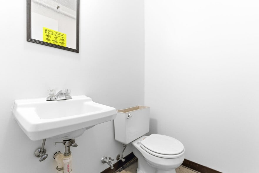 More Photos Of 473 Roberts Ave, Louisville Warehouse For Sale