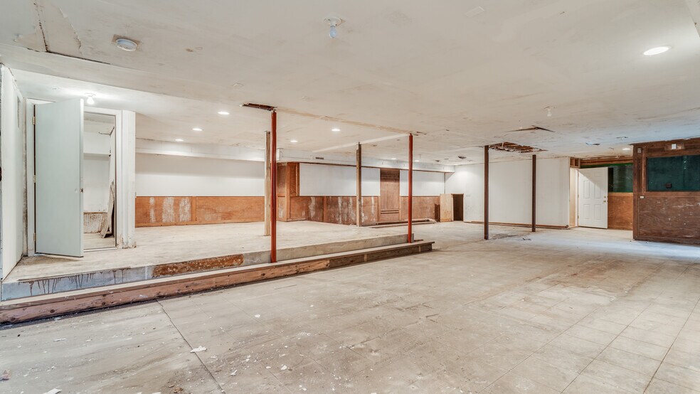 More Photos Of 11735 Hg Trueman Rd, Lusby Freestanding For Sale