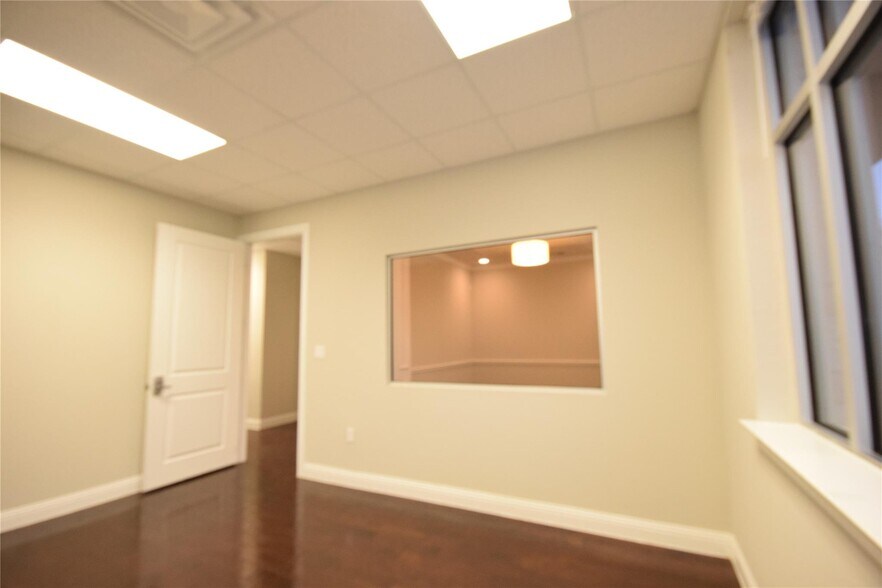 More Photos Of 3900 S Stonebridge Dr, McKinney Medical For Lease