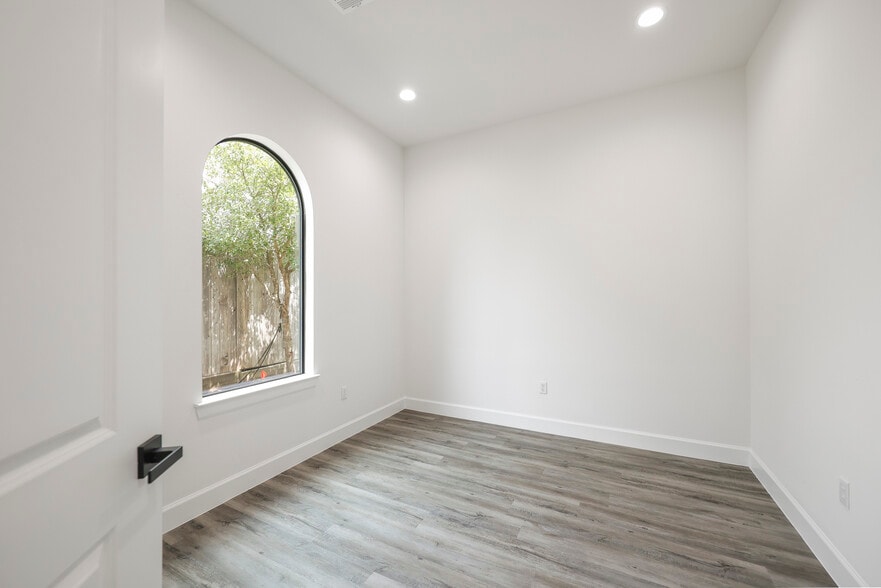 More Photos Of 284 Ed English Dr, Shenandoah Medical For Sale
