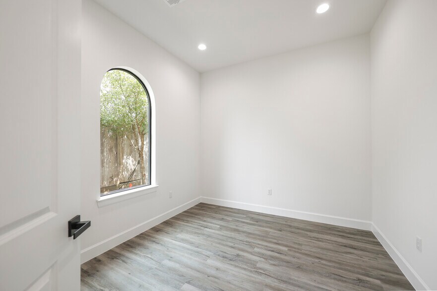 More Photos Of 284 Ed English Dr, Shenandoah Medical For Sale