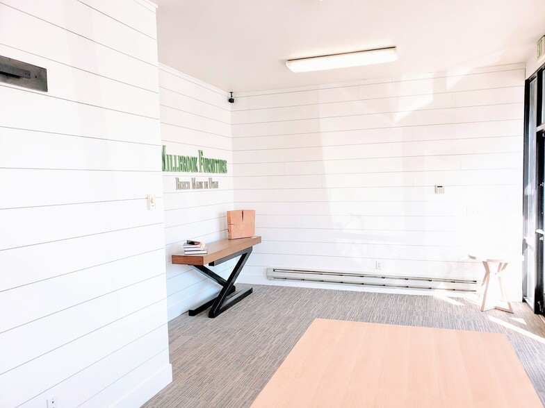 More Photos Of 215 N Redwood Rd, North Salt Lake Flex For Lease