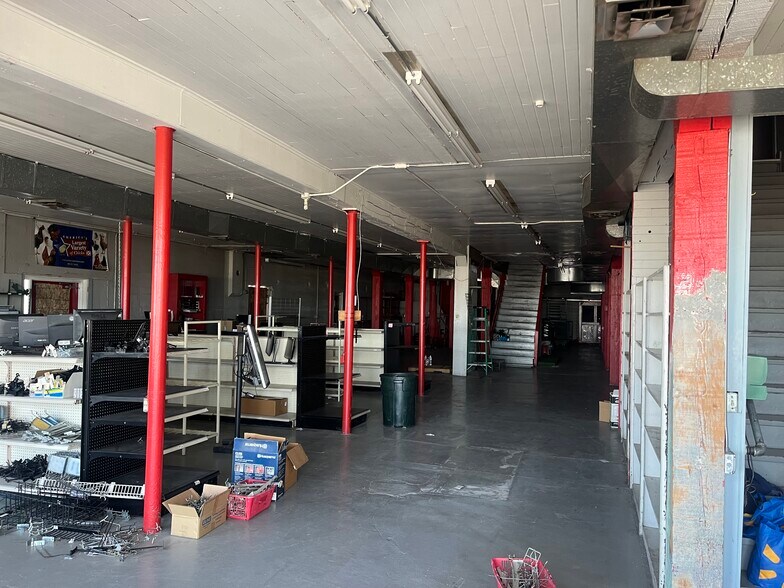 More Photos Of 215 W Canal Dr, Kennewick Freestanding For Sale