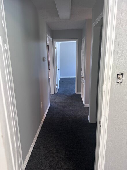 More Photos Of 567 E Highway 64, Conway Showroom For Lease