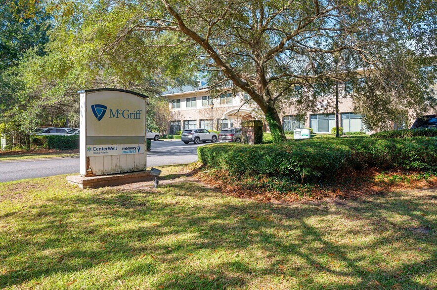 More Photos Of 2 Westbury Park Way, Bluffton Office For Sale