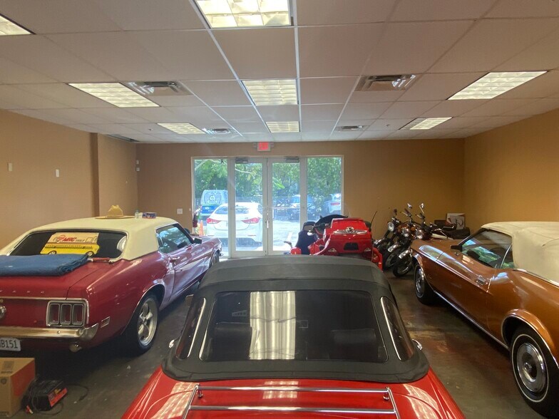 More Photos Of 1805 S Powerline Rd, Deerfield Beach Warehouse For Lease