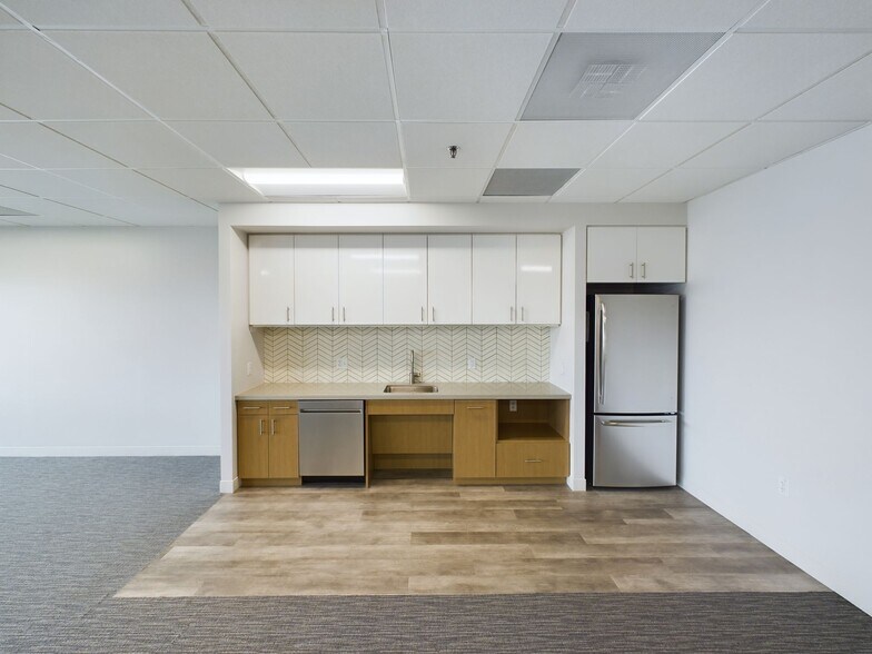 More Photos Of 8131 Lyndon B Johnson Fwy, Dallas Office For Lease