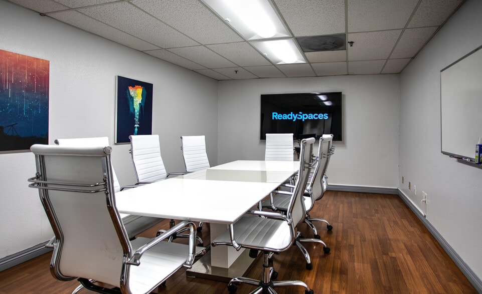 More Photos Of 1919 Vineburn Ave, Los Angeles Warehouse For Lease