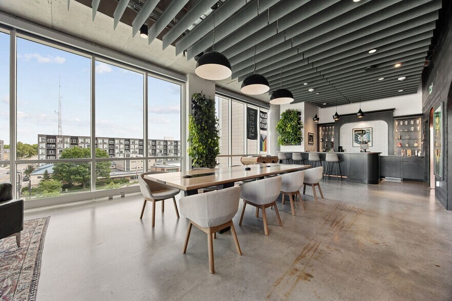 More Photos Of 404 E College St, Iowa City Hotel For Sale