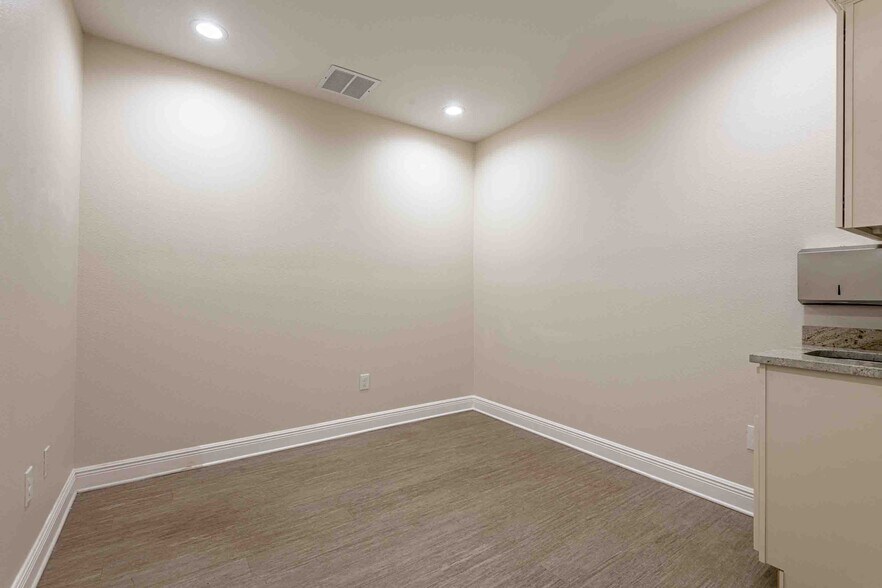 More Photos Of 4109 Armenia Ave, Tampa Medical For Sale