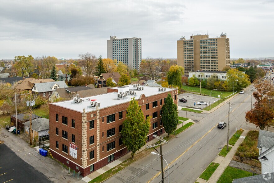 More Photos Of 704 8th St, Niagara Falls Apartments For Sale