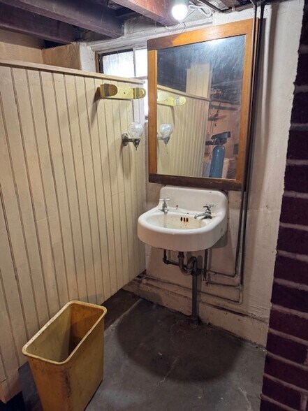 More Photos Of 151 Green St, Lansdale Warehouse For Sale