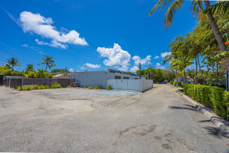 More Photos Of 705 Bond Way, Delray Beach Showroom For Sale