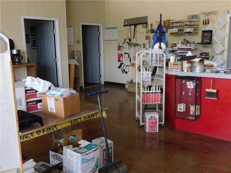 More Photos Of 1301 W Sam Rayburn Dr, Bonham Freestanding For Sale