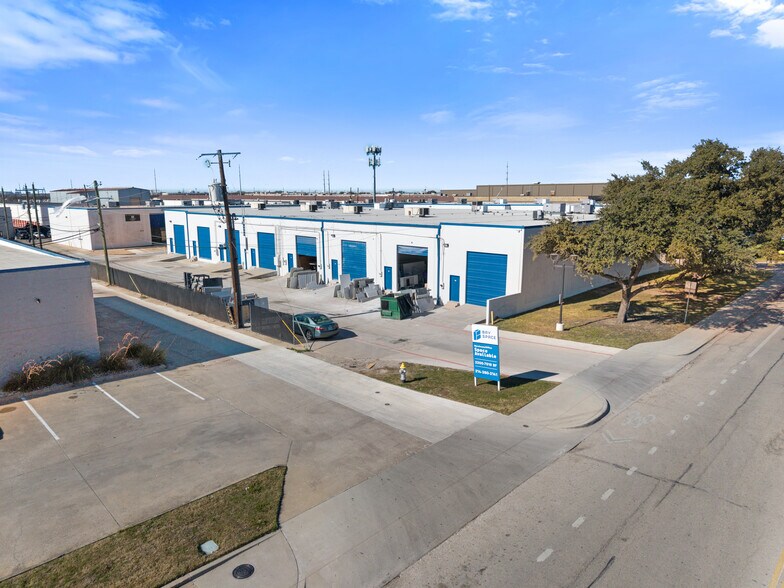 More Photos Of 10031 Monroe Dr, Dallas Flex For Lease