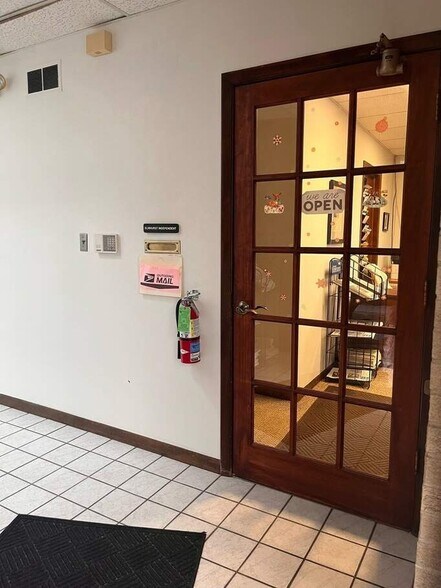 More Photos Of 240 N West Ave, Elmhurst Office For Sale