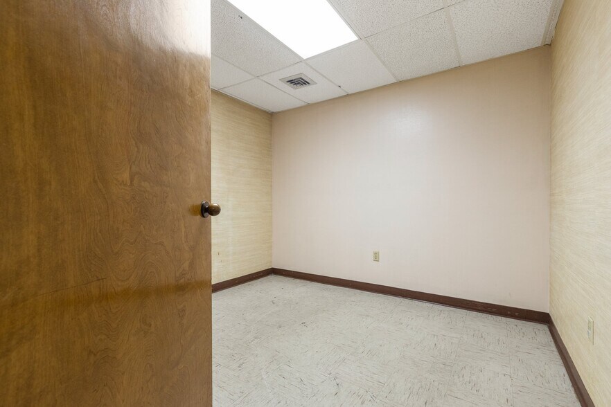 More Photos Of 1405 Braden St, Jacksonville Medical For Sale