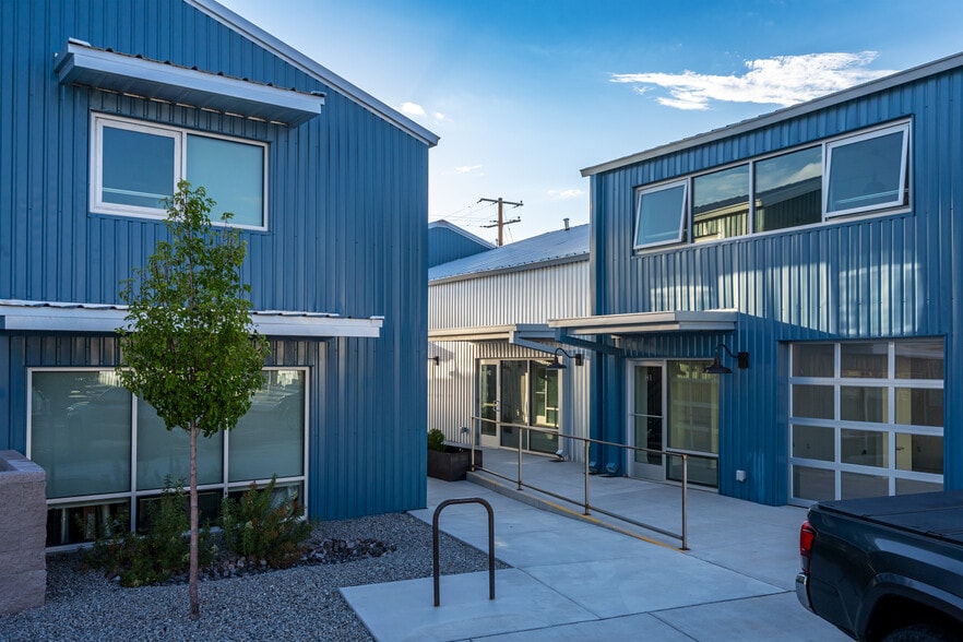 More Photos Of 1189 Parkway Dr, Santa Fe Showroom For Sale