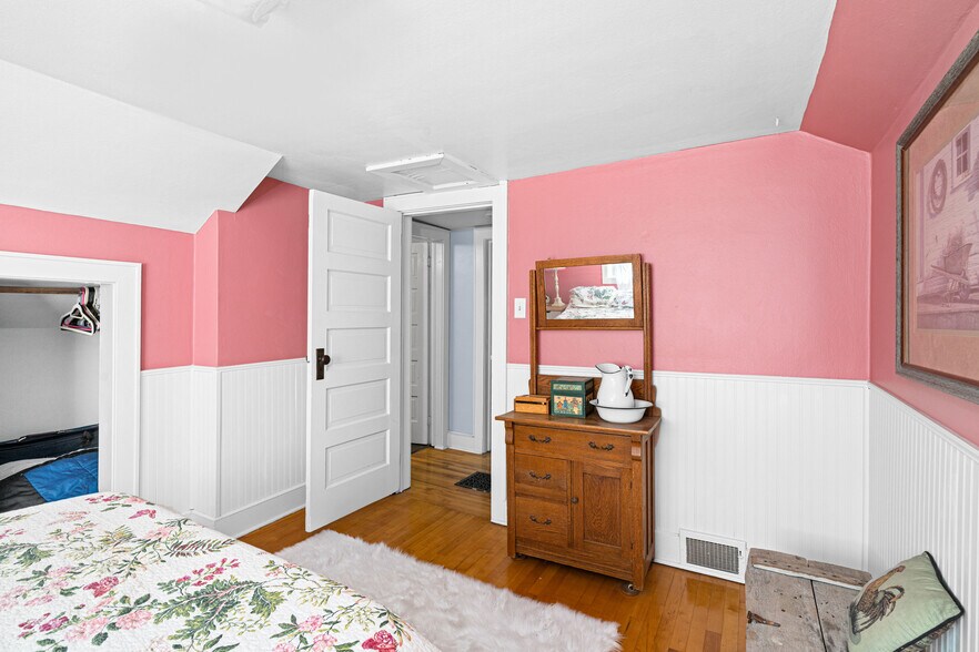 More Photos Of 60445 E Summit Rd W, Ashland Lodge Meeting Hall For Sale