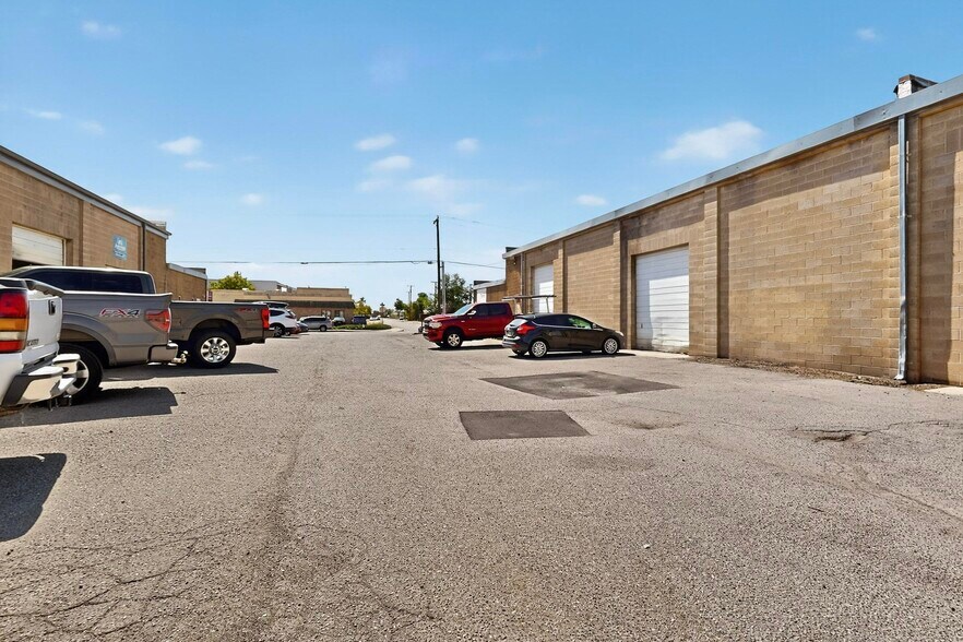 More Photos Of 2105 Aztec Rd NE, Albuquerque Warehouse For Sale