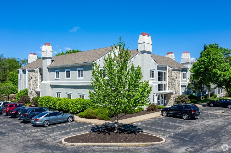 More Photos Of 8012 State Line Rd, Prairie Village Office For Lease