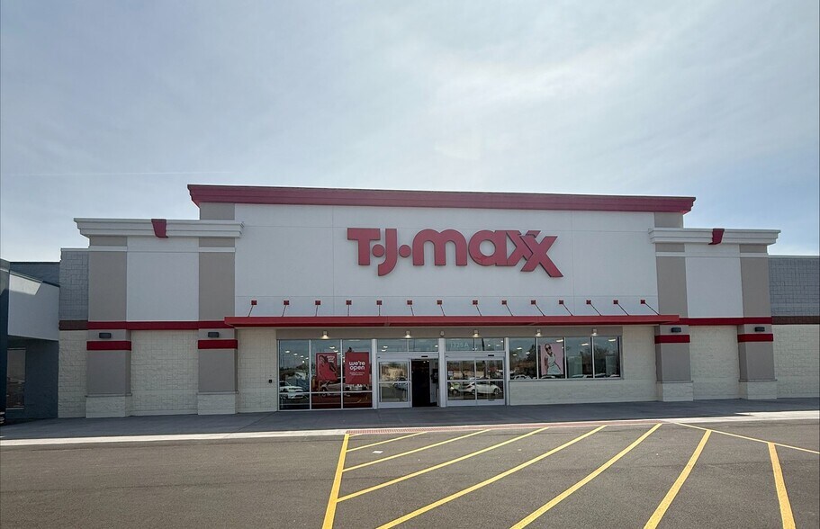 More Photos Of 1325 E Jackson St, Macomb Unknown For Lease