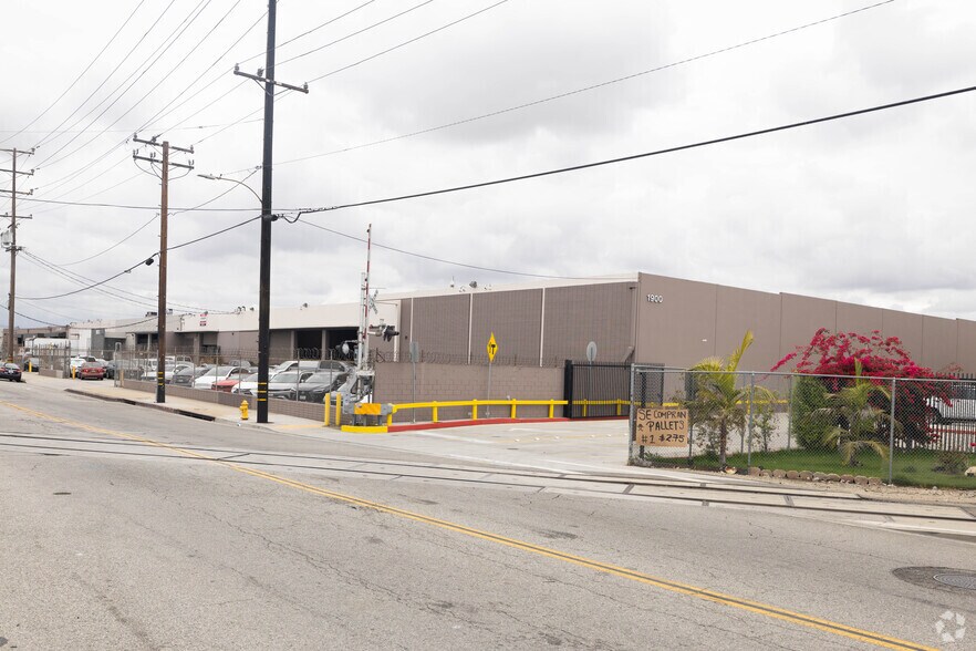 Primary Photo Of 1900-1950 E 25th St, Vernon Manufacturing For Lease