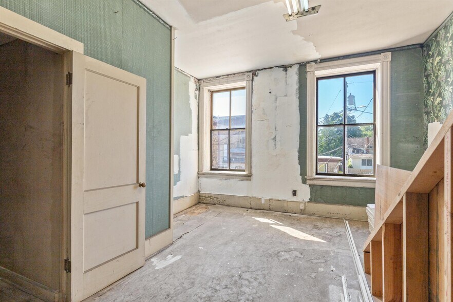 More Photos Of 315 E Main St, Waupun General Retail For Sale