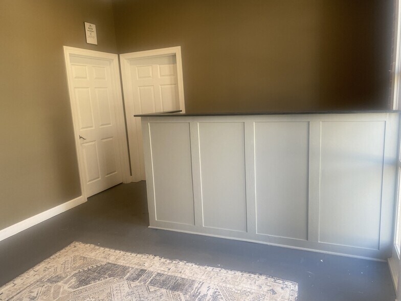 More Photos Of 305 E Arch St, Lancaster Light Distribution For Sale