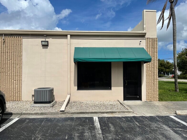 More Photos Of 4406 Exchange Ave, Naples Manufacturing For Sale