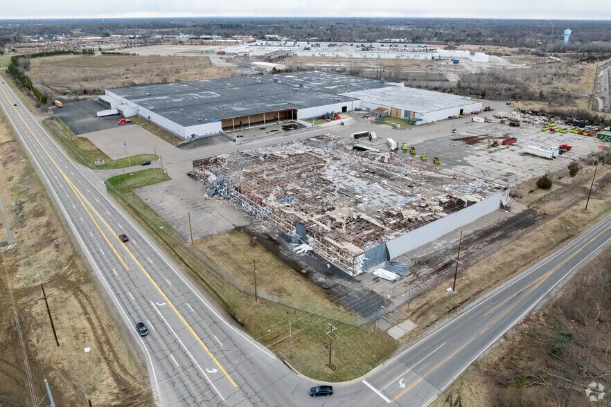 More Photos Of 7075 Dort Hwy, Grand Blanc Warehouse For Lease