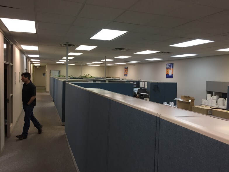 More Photos Of 2170 Brandon Trl, Alpharetta Distribution For Lease