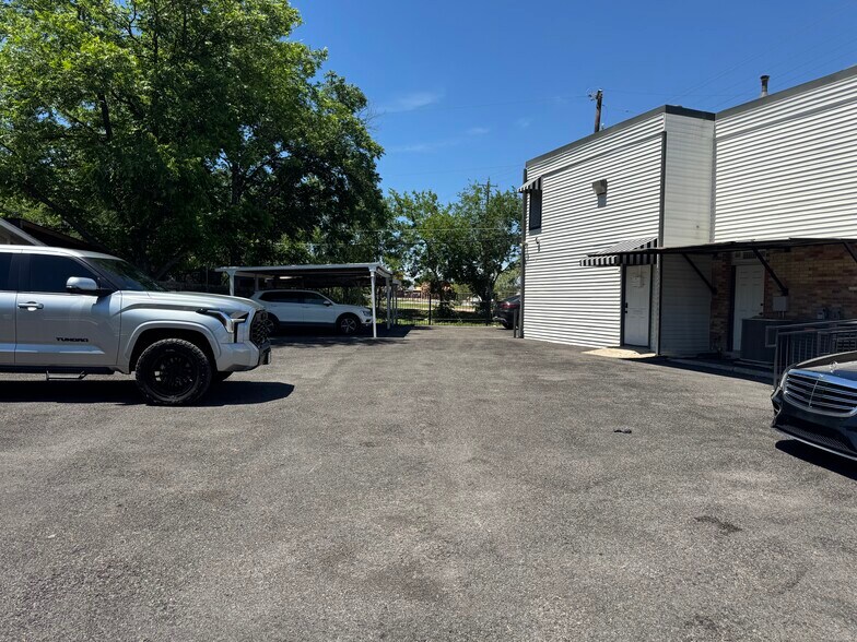 More Photos Of 1907 Goliad Rd, San Antonio Freestanding For Lease