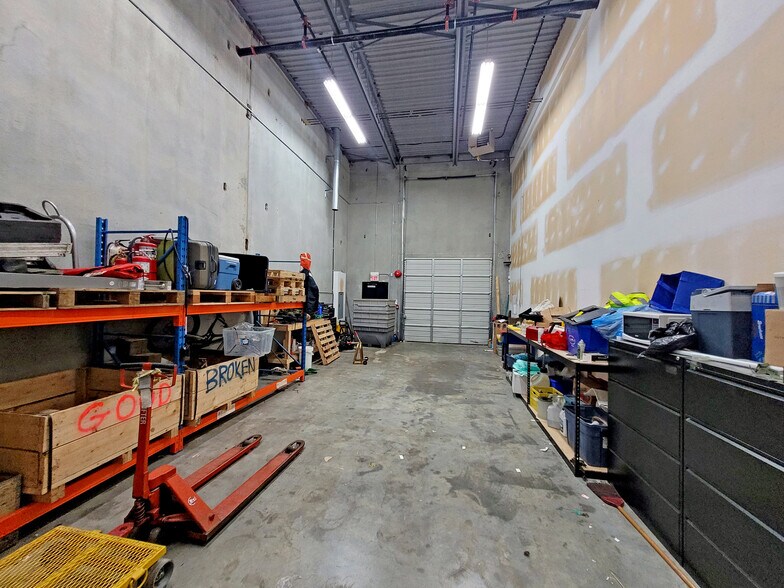 More Photos Of 5589 Byrne Rd, Burnaby Warehouse For Lease