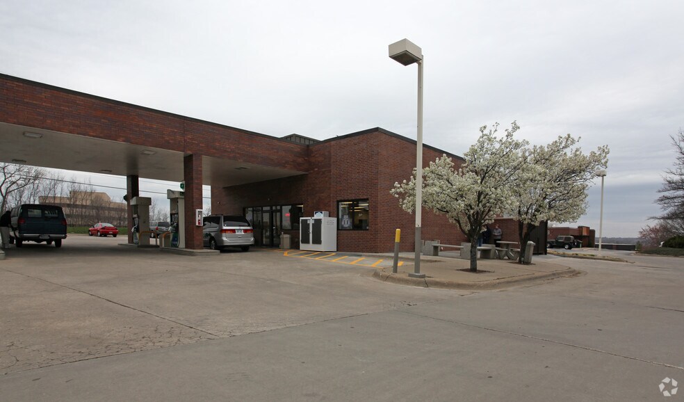 More Photos Of 8698 College Blvd, Overland Park General Retail For Sale