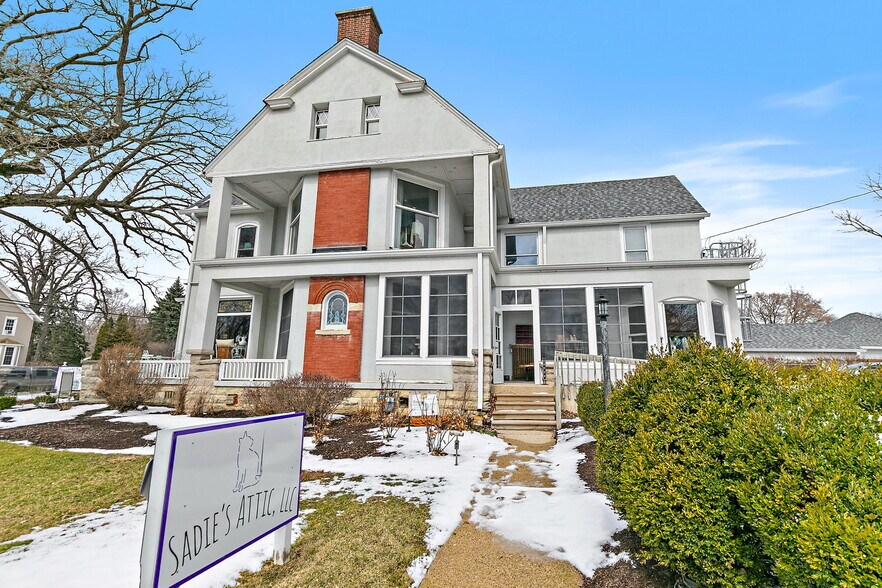 More Photos Of 303 N Main St, Elburn General Retail For Sale