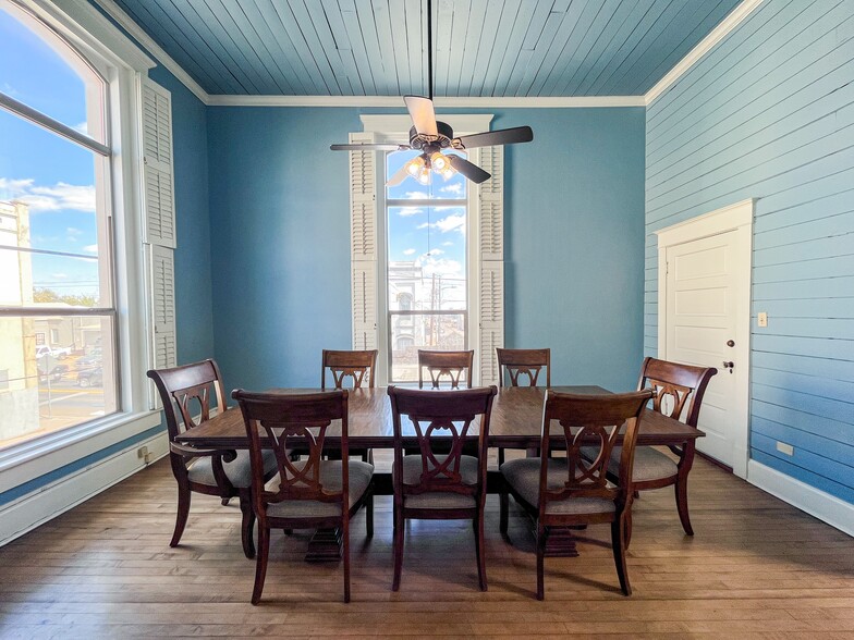 More Photos Of 301 S Saint Charles St, Brenham General Retail For Sale