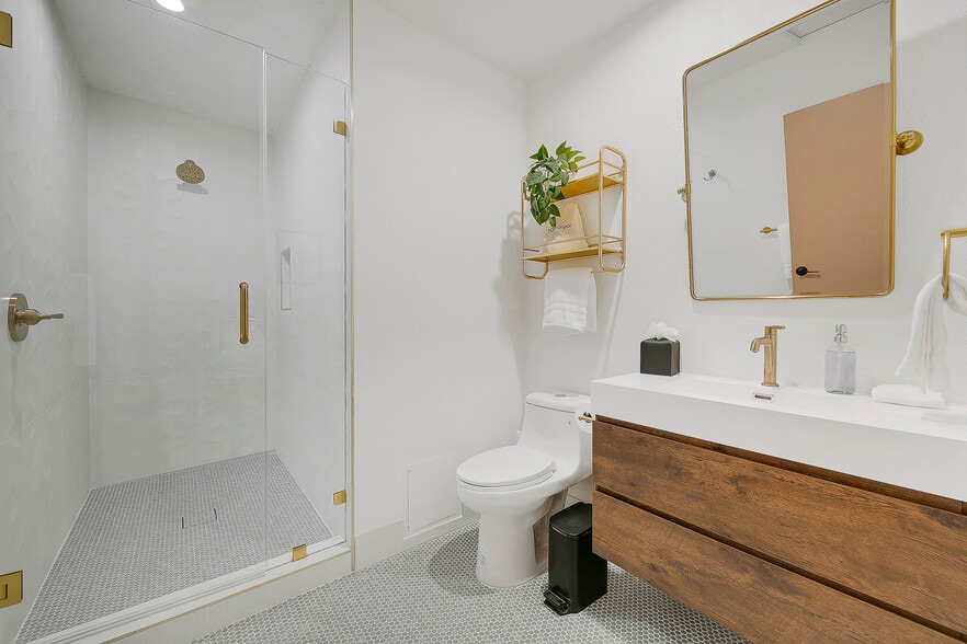 More Photos Of 1339 N Indian Canyon Dr, Palm Springs Hotel For Sale