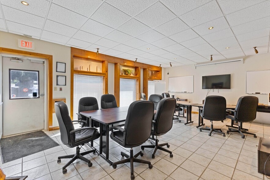 More Photos Of 1094 N Main St, Ashland City Light Manufacturing For Sale