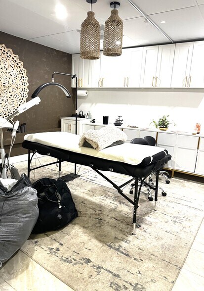 More Photos Of 9705 S Dixie Hwy, Pinecrest Office For Lease