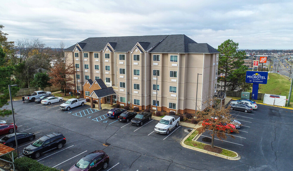 Primary Photo Of 1417 Veterans Memorial Pky, Tuscaloosa Hotel For Sale